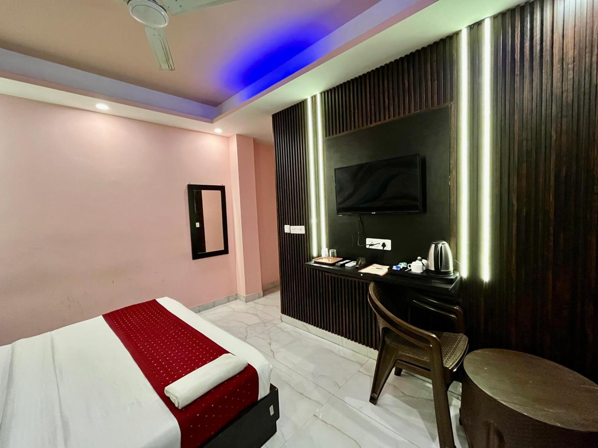 Jupiter Plaza Delhi Airport Hotel New Delhi Exterior photo