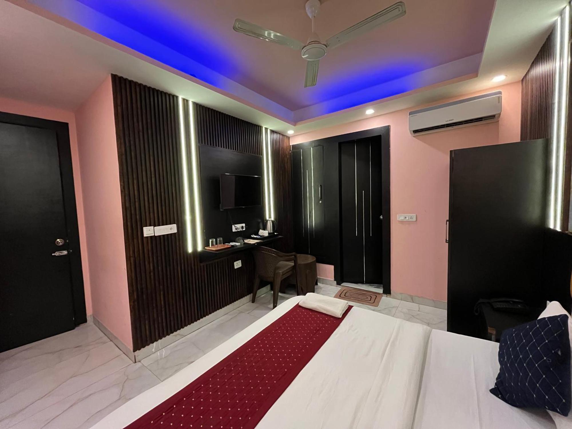 Jupiter Plaza Delhi Airport Hotel New Delhi Exterior photo